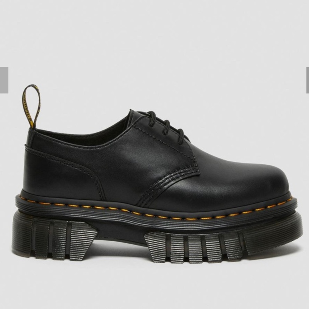 Black platform smooth leather Dr. Martans. - Picture 3 of 5
